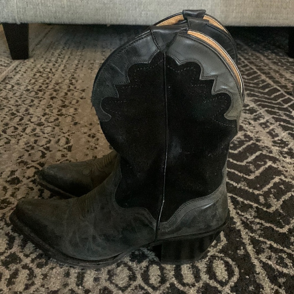 Black Cowboy Boots